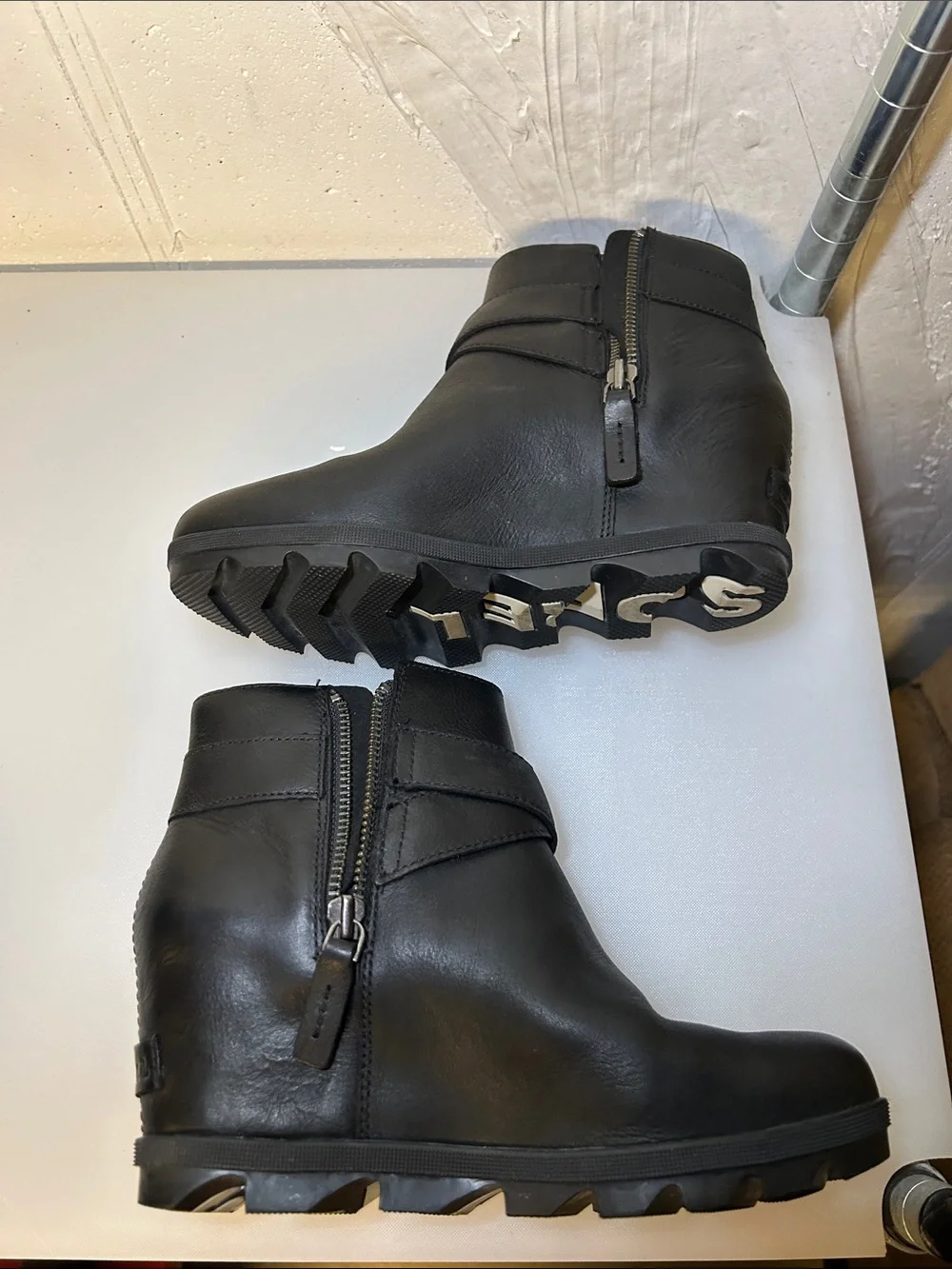 SOREL Joan of Arctic Wedge ll Buckle Boot Black Leather Waterproof Size: 9